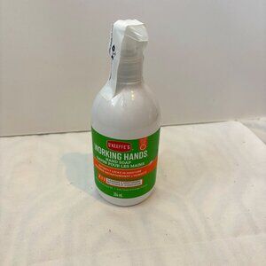 D'Keeffee's Working Hands